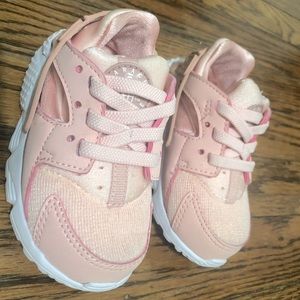Toddler Pink Nike Huarache sneaker.  Size 5C.  Like new! Only worn indoors.